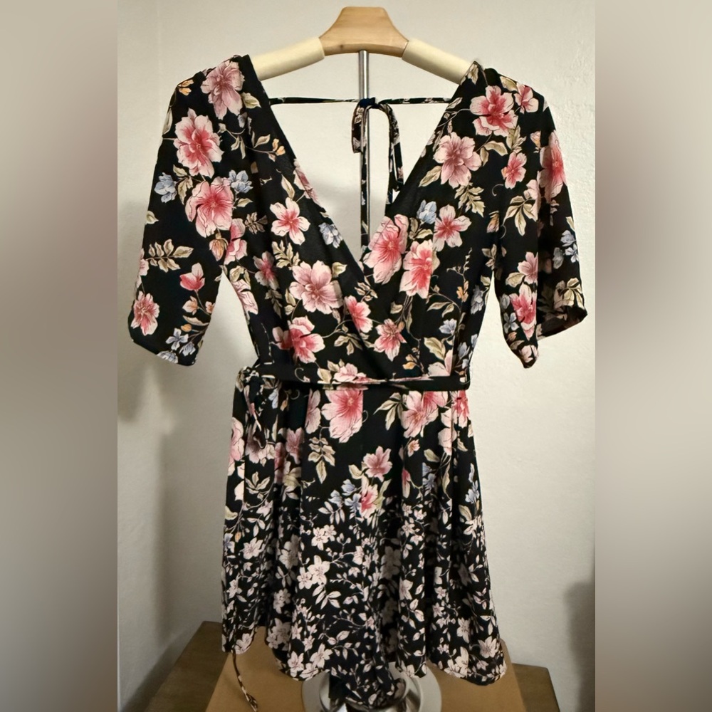 5 for $20 Deal- Trixxi Pink & Black Floral Romper Shorts - Size Small - Picture 11 of 11